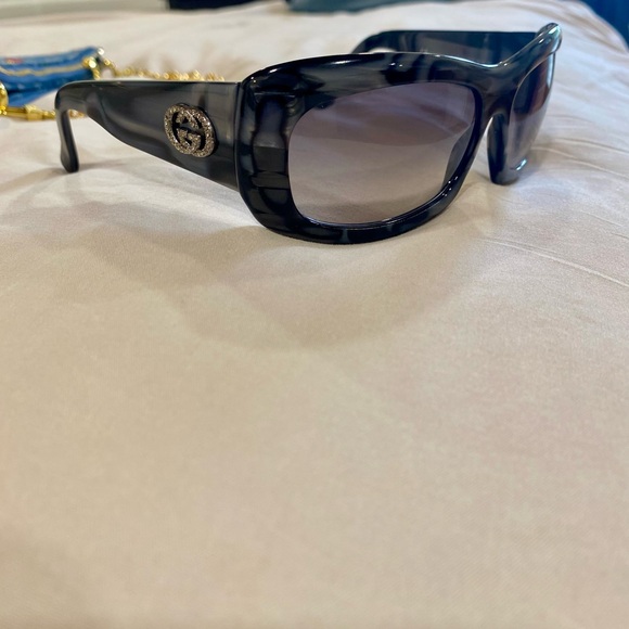 Wavy 🌊GUCCI GG rhinestone Sunglasses with case EUC - Picture 7 of 14